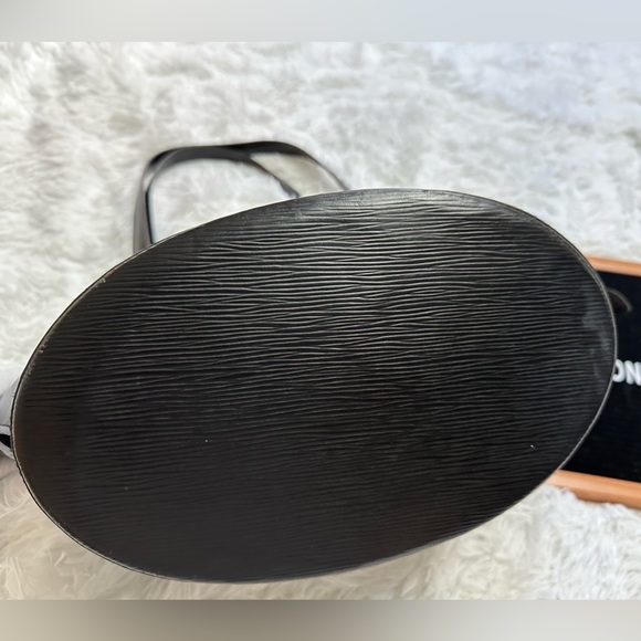 100% Authentic LOUIS VUITTON Epi St-Jacques GM | Black - Picture 5 of 16